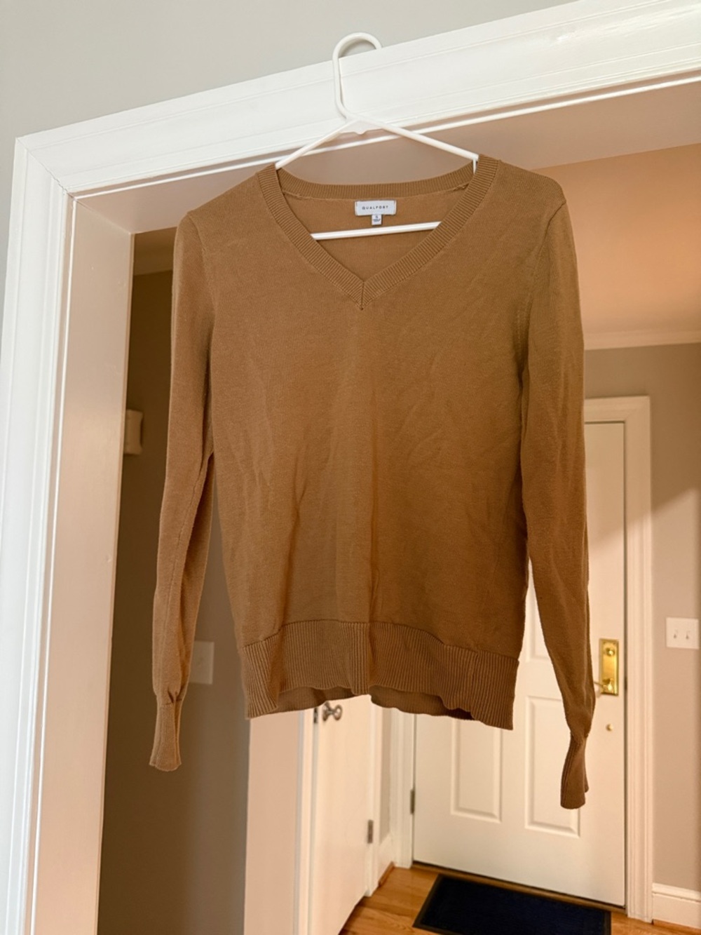 Caslon Women's V-Neck Sweater in Camel